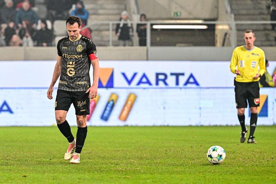 Hradeckému záložníkovi Vladimíru Daridovi se v posledních týdnech nedaří. 