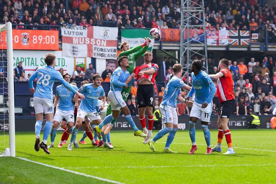 O Coventry sofreu uma derrota surpreendente contra o Luton