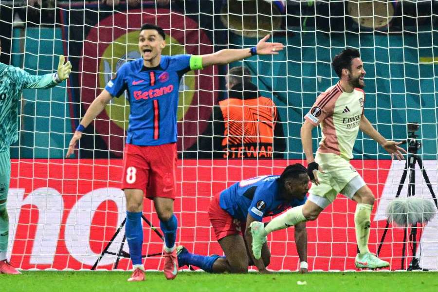 FCSB-iștii protestează după ce Nicolas Tagliafico a marcat primul gol
