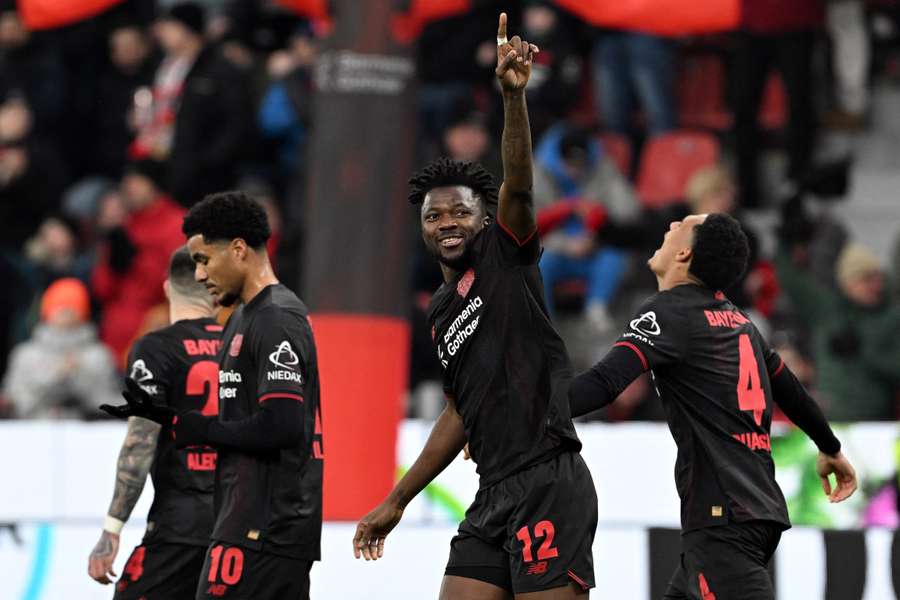 Edmond Tapsoba świętuje gola dla Bayeru w meczu ze St. Pauli Edmond Tapsoba świętuje gola dla Bayeru w meczu ze St. Pauli