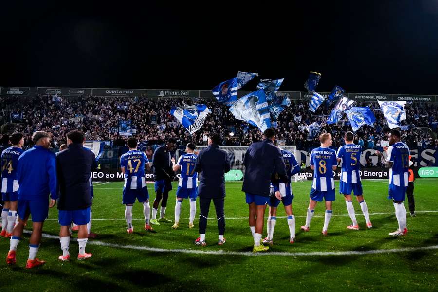 Jogadores do FC Porto agradecem aos adeptos Jogadores do FC Porto agradecem aos adeptos