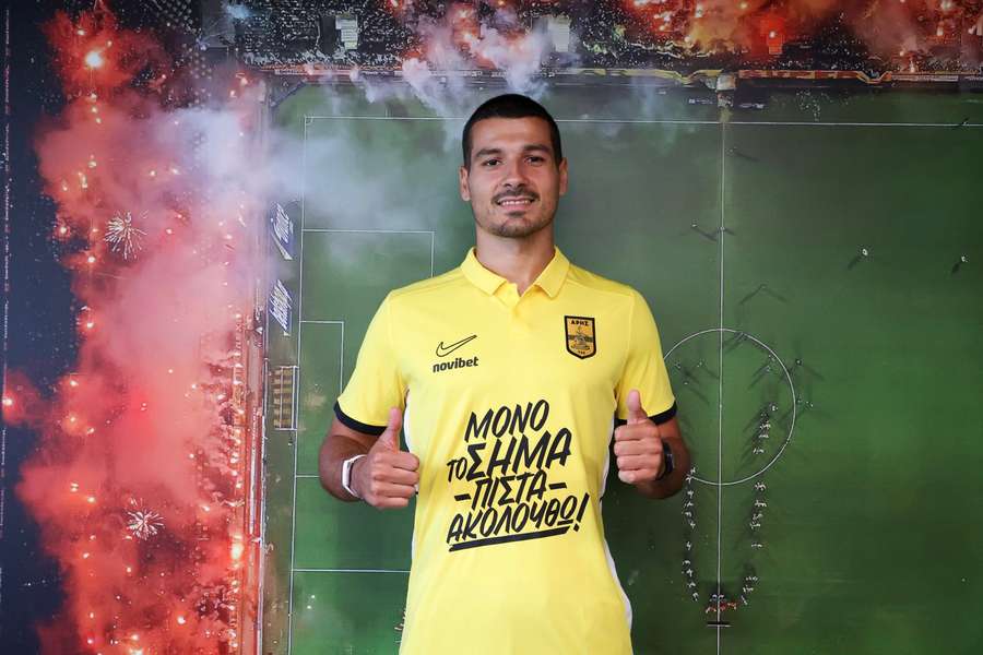 Oficial: Internacional português Ricardo Velho deixa o Farense e assina pelo Aris Oficial: Internacional português Ricardo Velho deixa o Farense e assina pelo Aris