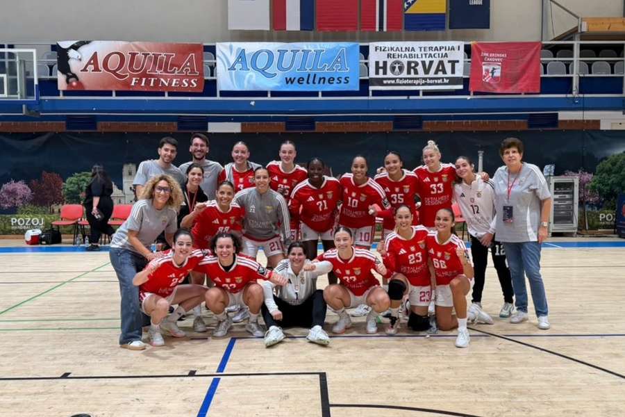 A festa da comitiva do Benfica na Croácia A festa da comitiva do Benfica na Croácia