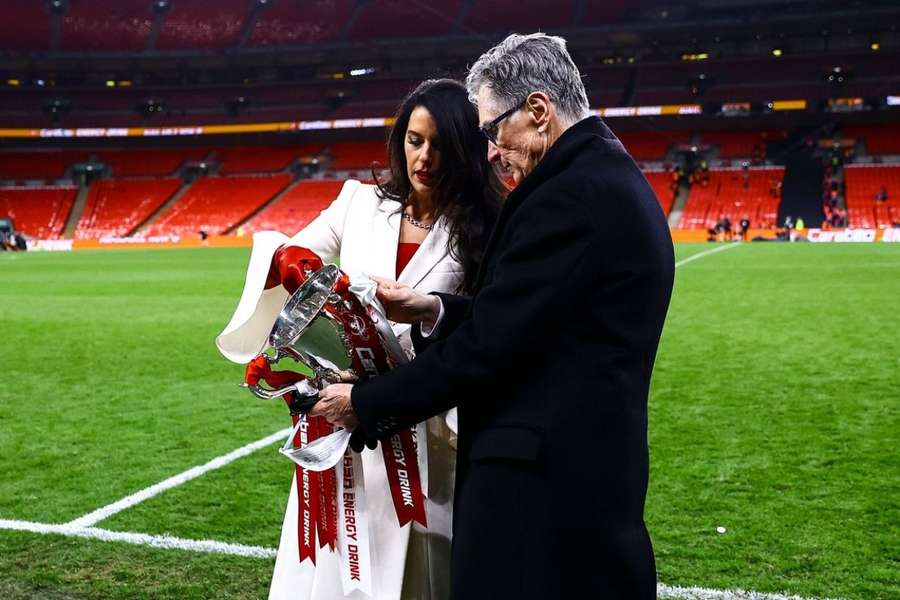 John Henry, proprietarul lui Liverpool, și soția sa, Linda Pizzuti Henry