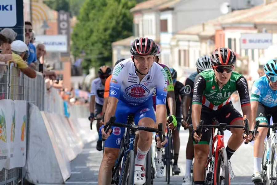 Multi-campeão, Rebellin tinha se aposentado no início do ano