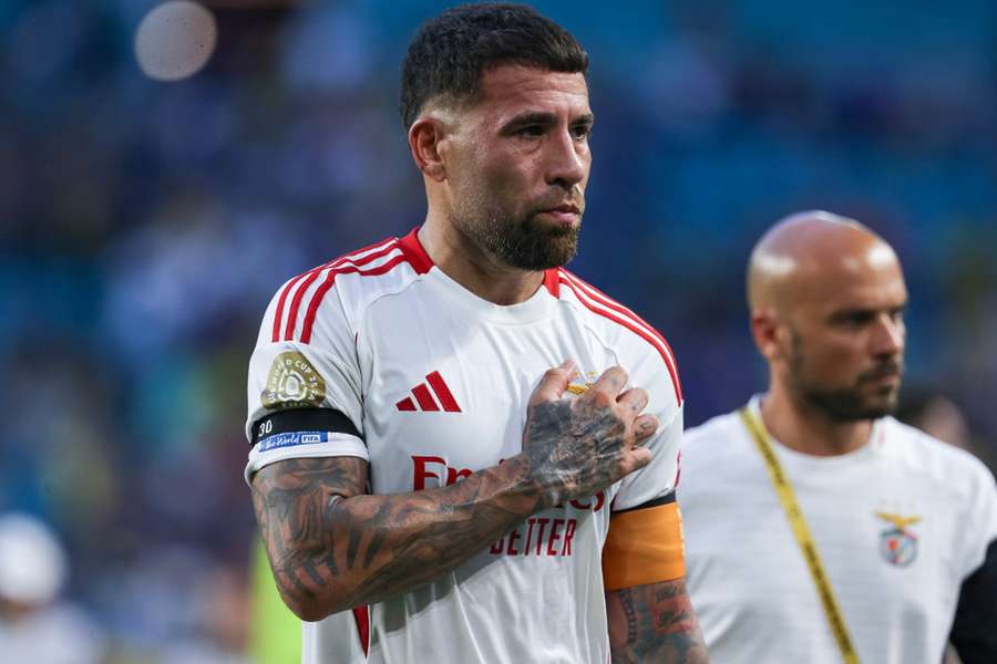 El central argentino Otamendi renueva con el Benfica hasta 2026