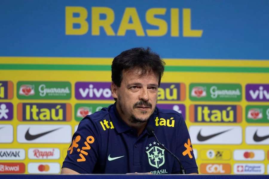 Fernando Diniz esteve apenas seis jogos no comando técnico do Brasil