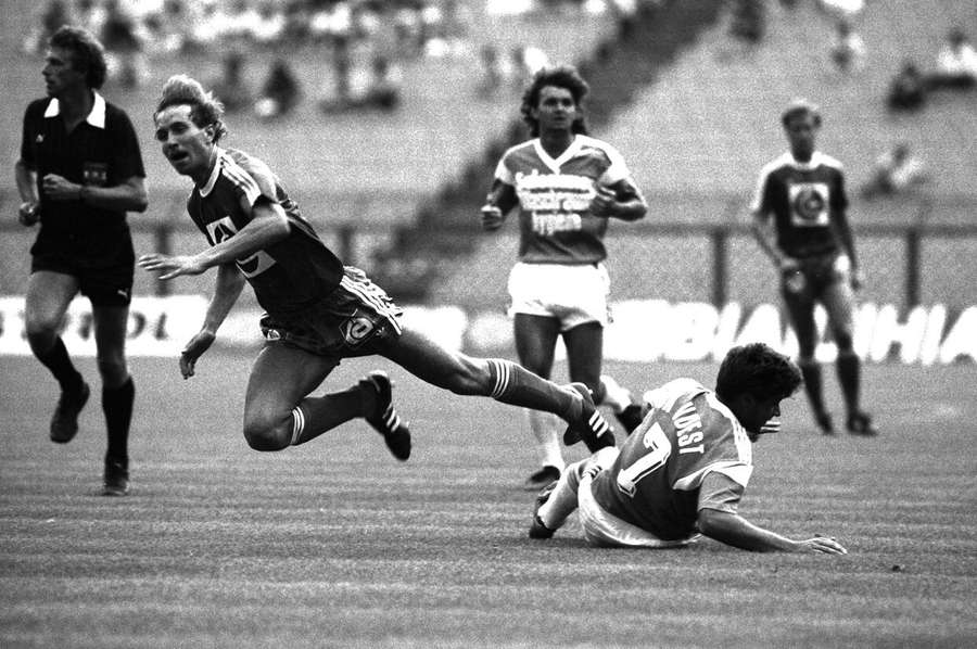 Eine Szene aus einem Bundesliga-Spiel zwischen Rekordmeister Rapid und dem SK VÖEST Linz (1987)