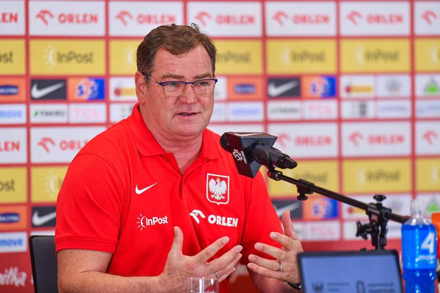 Urban przed meczami el. MŚ 2026: wszyscy piłkarze zdrowi, ale Kiwior dołączy dopiero jutro