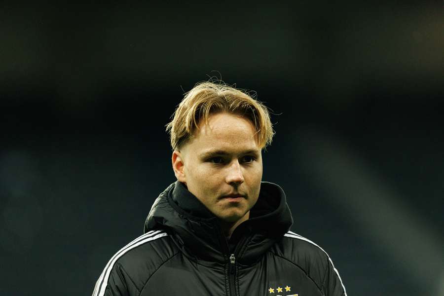 Benficas Schjelderup stellt sich den Medien. Benficas Schjelderup stellt sich den Medien.