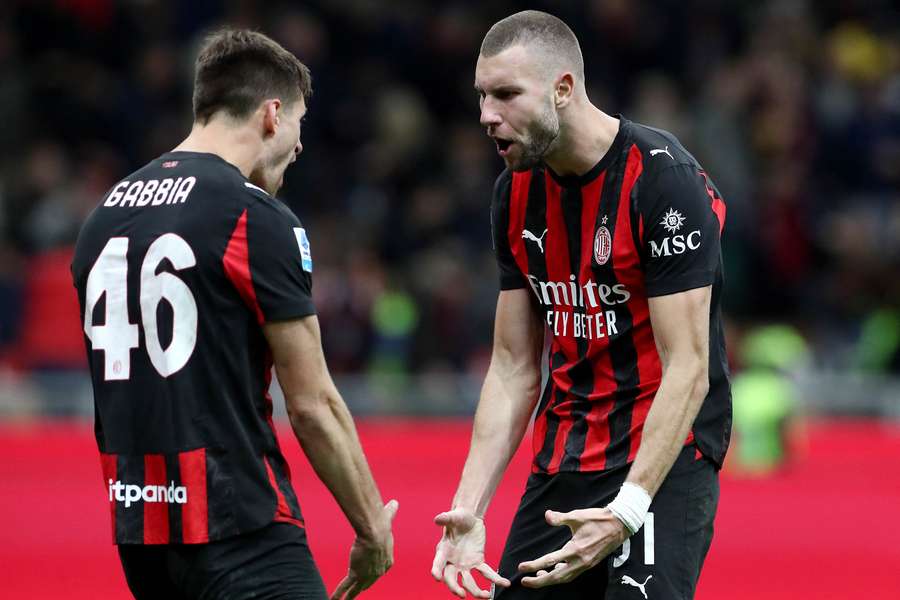 Pavlovic celebra gol que garantiu a vitória do Milan no clássico contra a Roma Pavlovic celebra gol que garantiu a vitória do Milan no clássico contra a Roma