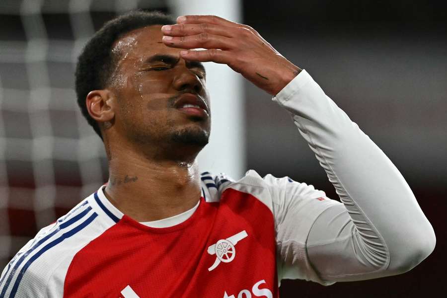 Gabriel Magalhães em dificuldades