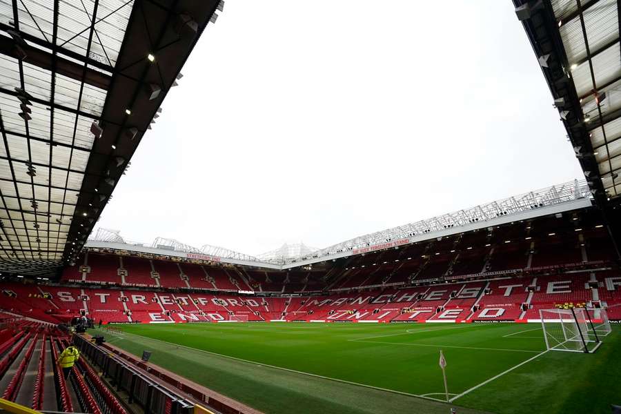 Old Trafford telt momenteel ruim 74 duizend plekken