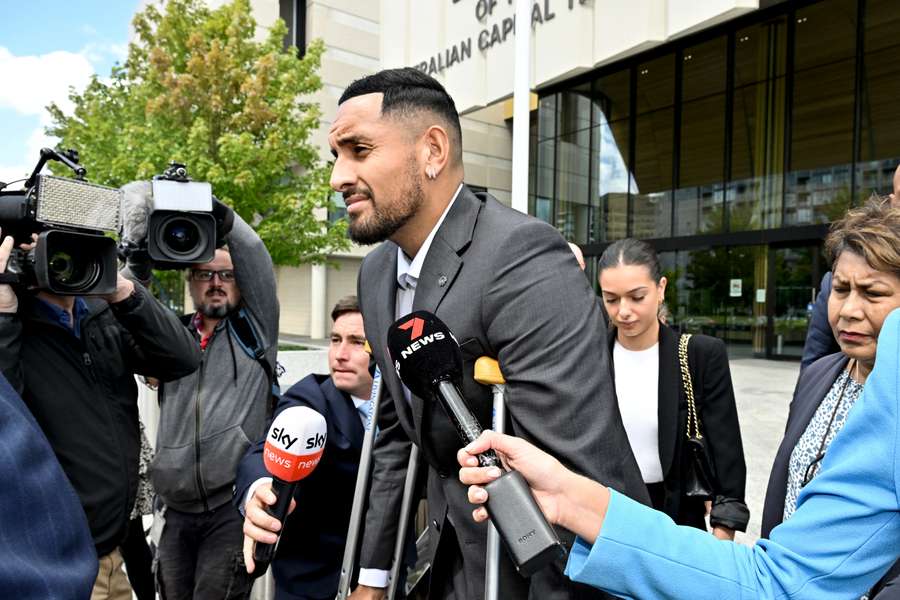 Nick Kyrgios all'uscita del tribunale di Camberra