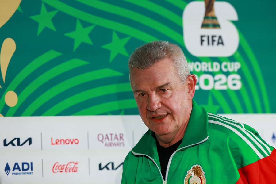 Ochoa joga? Aguirre faz mistério antes da estreia do México e se emociona com feito histórico Ochoa joga? Aguirre faz mistério antes da estreia do México e se emociona com feito histórico