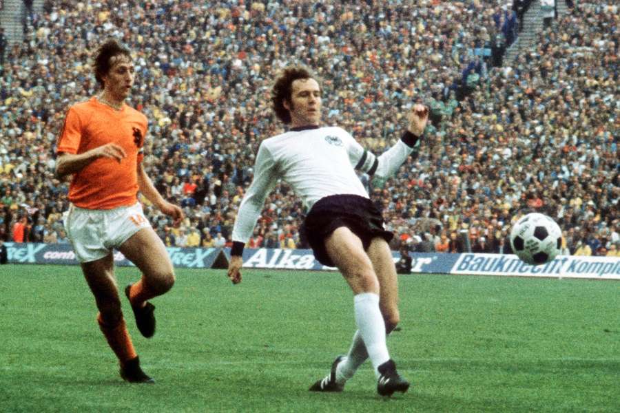 Johan Cruyff (l.) i Franz Beckenbauer (p.) to legendy swoich czasów.