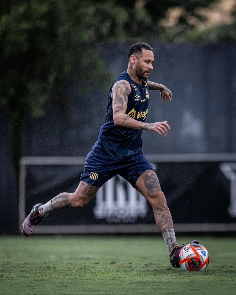 Neymar durante treinamento do Santos Neymar durante treinamento do Santos