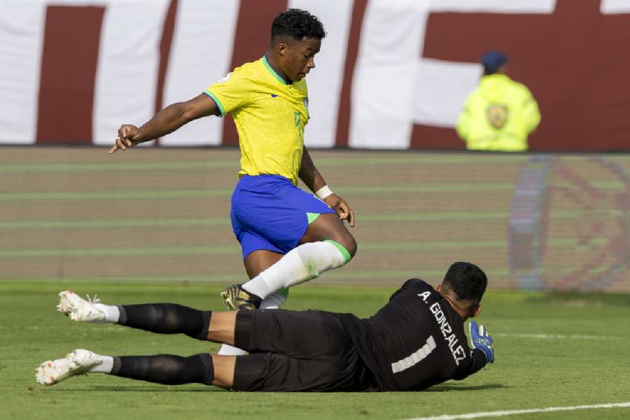 Endrick não conseguiu superar o goleiro González