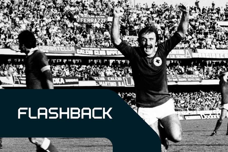 Roberto Pruzzo esulta dopo un gol segnato con la maglia della Roma