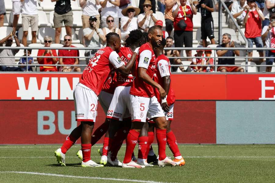 Reims célébrant ses buts.