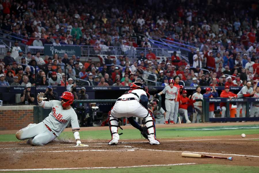 Nick Castellanos scoort de 4-0 in de vijfde inning