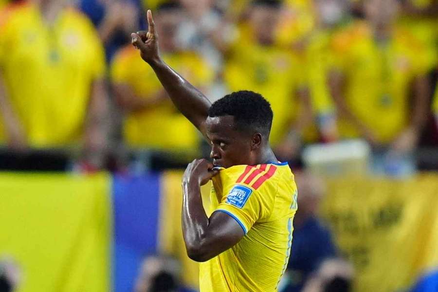 Arias fez a lição, melhorou a nota e levou a Colômbia às oitavas.