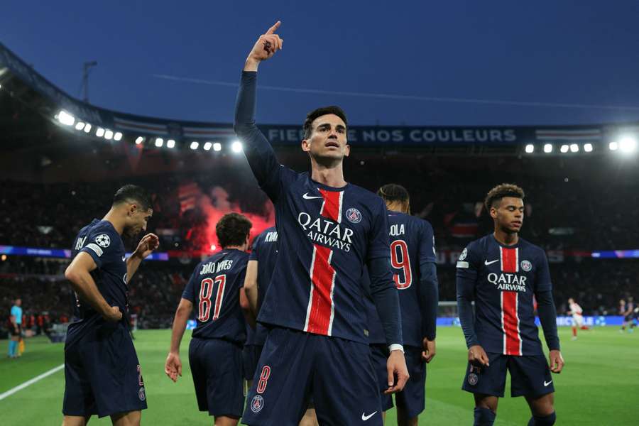 Fabián Ruiz slaví gól, kterým poslal PSG v zápase s Arsenalem do vedení 1:0. Fabián Ruiz slaví gól, kterým poslal PSG v zápase s Arsenalem do vedení 1:0.