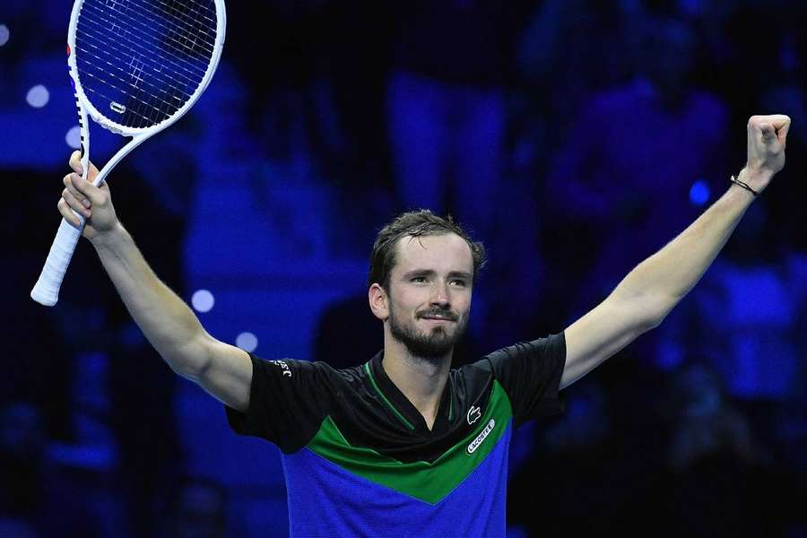 Carlos Alcaraz vence Andrey Rublev e se mantém vivo no ATP Finals