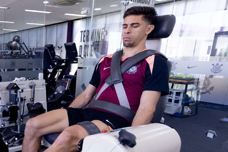 Gabriel Paulista passou por exames no CT Joaquim Grava