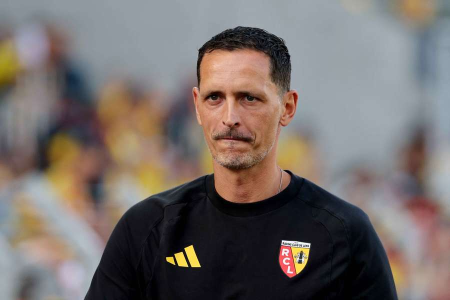 Trenér Lens Dino Toppmöller.