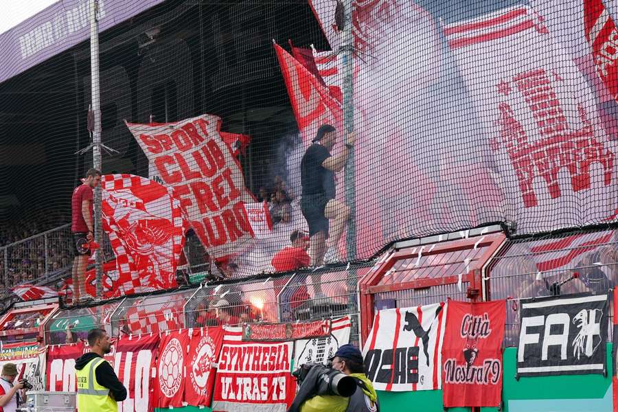 Fans des SC Freiburg zündeten gegen Osnabrück pyrotechnische Gegenstände