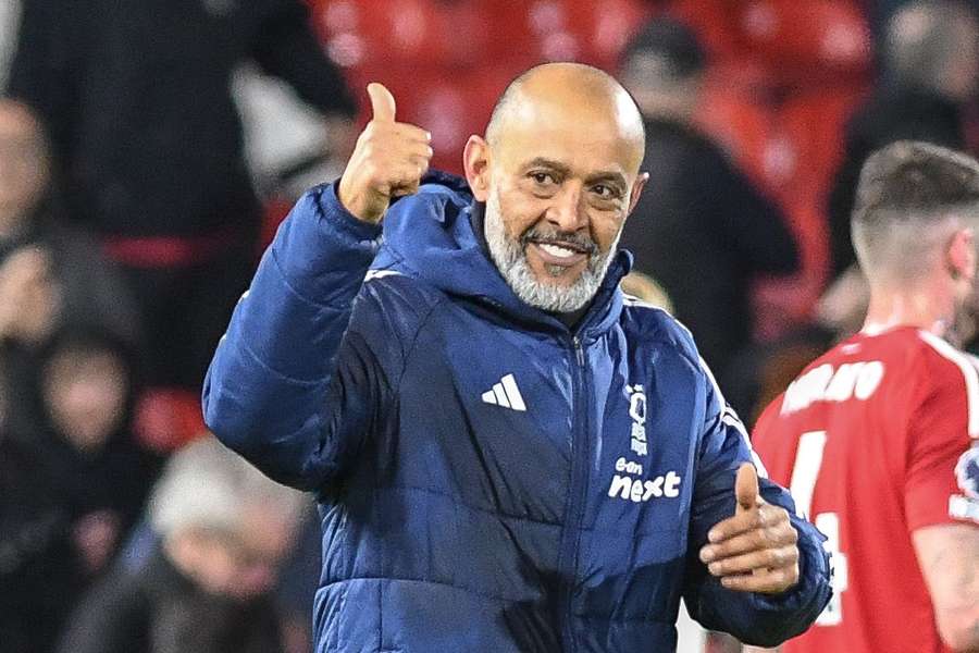 Nuno saluda al "especial" Elanga tras su golazo ante el Forest