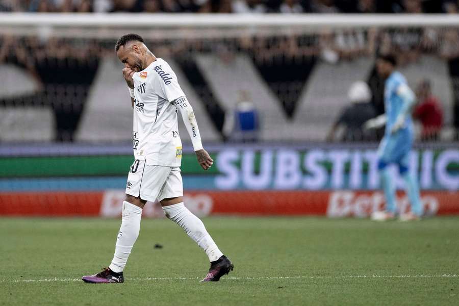 Neymar, aún lejos de su mejor forma