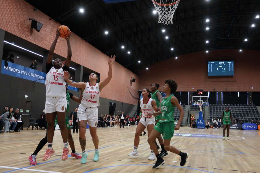 Benfica venceu GDESSA Barreiro em Paredes