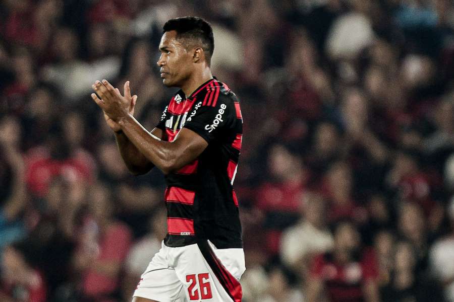 Alex Sandro sai lesionado em Flamengo x Vitória e preocupa Seleção