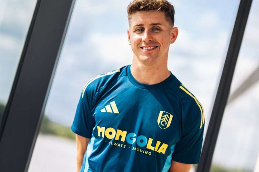 Cairney "happy" signing new Fulham contract