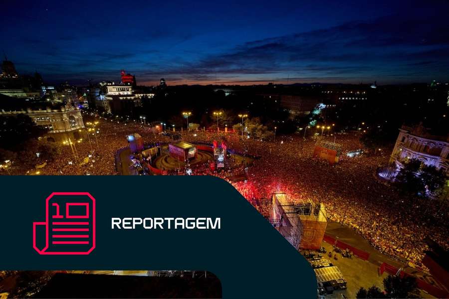 Imagem de Madrid na celebração do segundo Mundial de Espanha, vista do terraço do Palácio de Cibeles Imagem de Madrid na celebração do segundo Mundial de Espanha, vista do terraço do Palácio de Cibeles