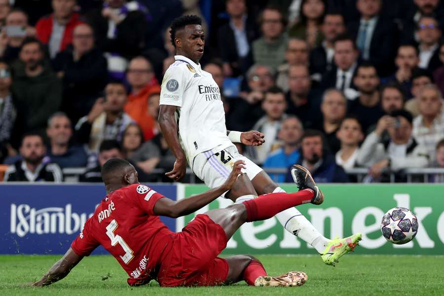 Vinicius contra Konaté na Champions