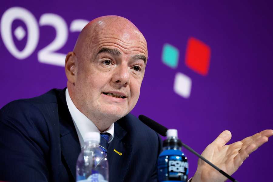 Infantino en conférence de presse ce vendredi à Doha. 