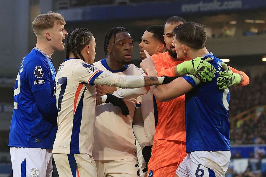Meci tensionat pe Goodison Park
