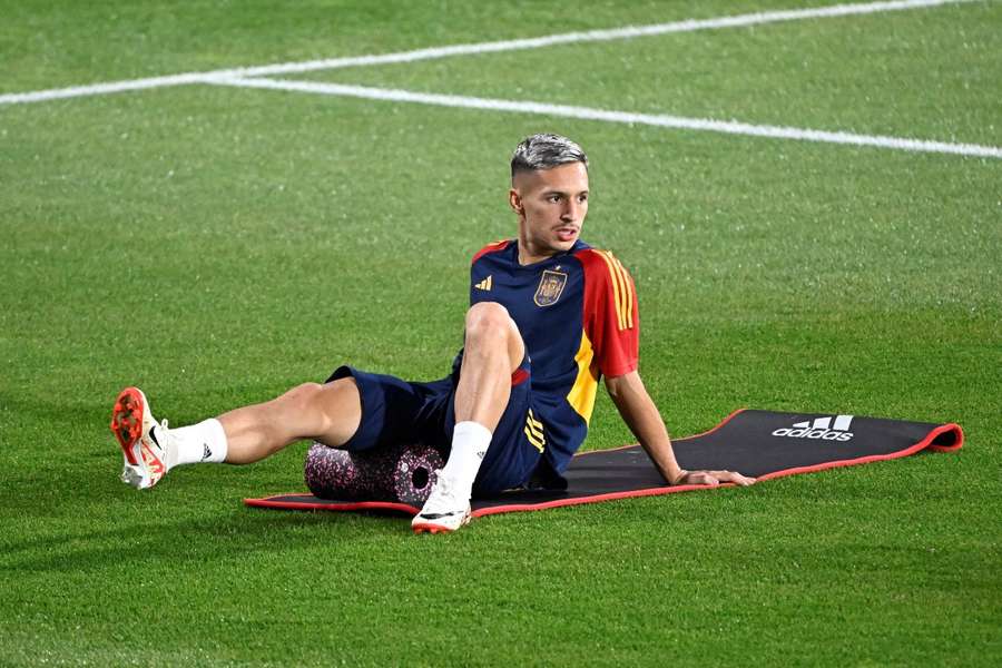 Bryan Zaragoza bei seiner ersten Trainingseinheit mit der spanischen Nationalmannschaft.