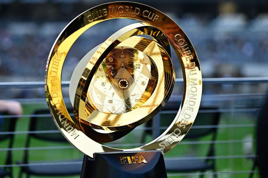 O troféu da Copa do Mundo de Clubes da FIFA O troféu da Copa do Mundo de Clubes da FIFA