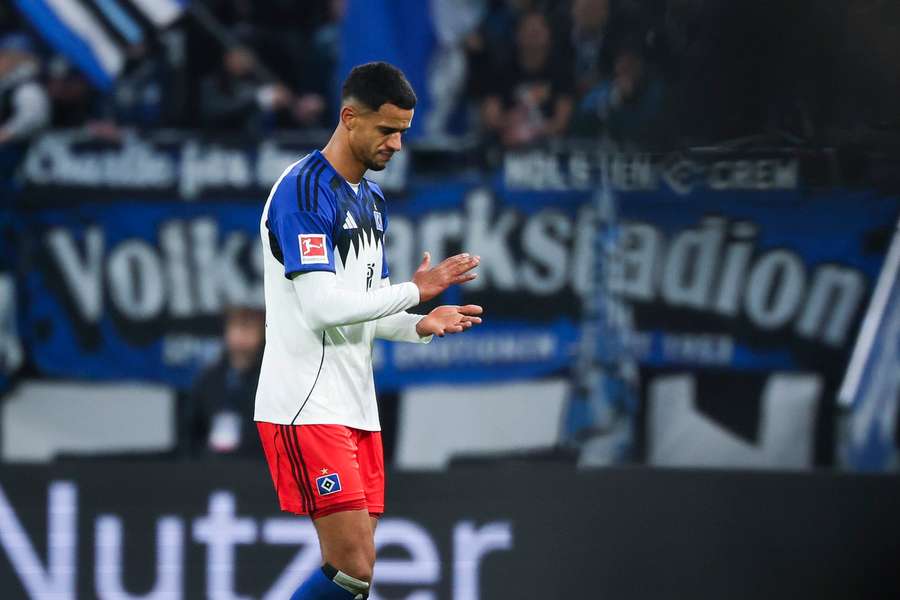 Robert Glatzel teve de ser substituído após cerca de meia hora de jogo