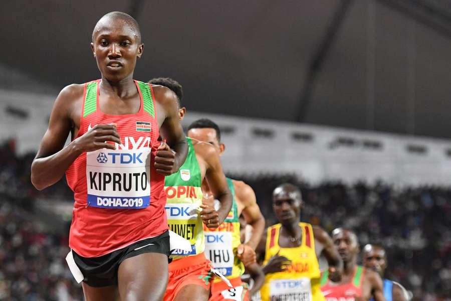 Rhonex Kipruto encontra-se suspenso