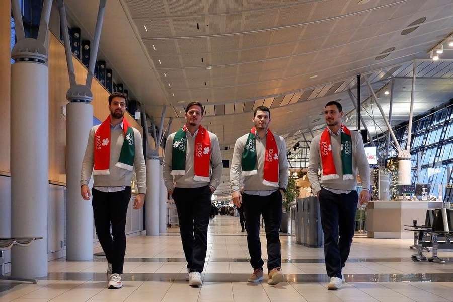 Seleção nacional de andebol à chegada à Suécia