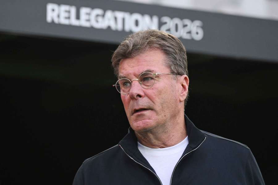Dieter Hecking freut sich auf das Relegations-Rückspiel von Wolfsburg in Paderborn. Dieter Hecking freut sich auf das Relegations-Rückspiel von Wolfsburg in Paderborn.