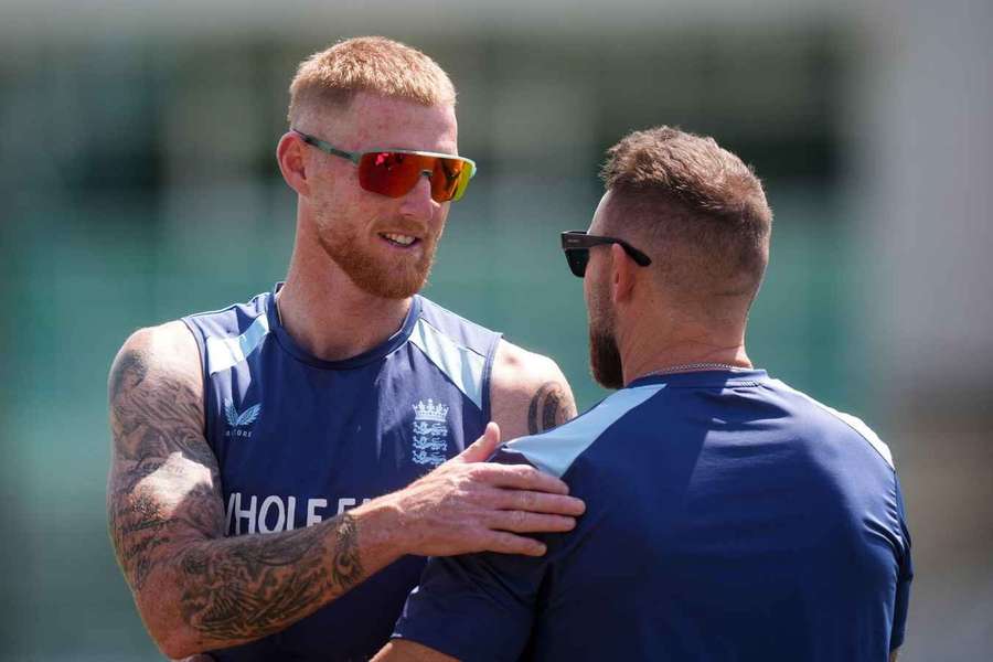McCullum (R) shakes hands with Stokes