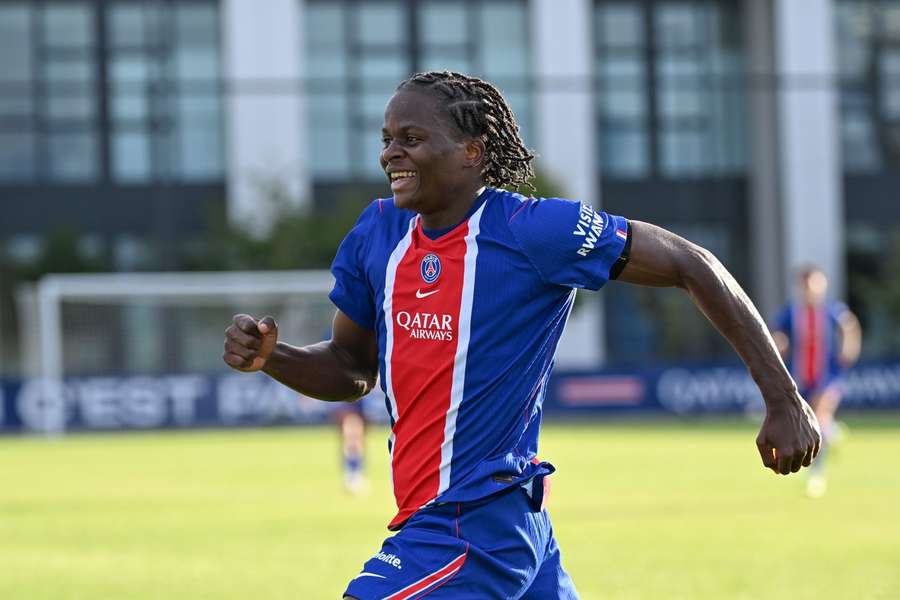 Avec une merveille de Kanjinga, le PSG arrache la victoire face au FC Nantes à 10 contre 11 Avec une merveille de Kanjinga, le PSG arrache la victoire face au FC Nantes à 10 contre 11