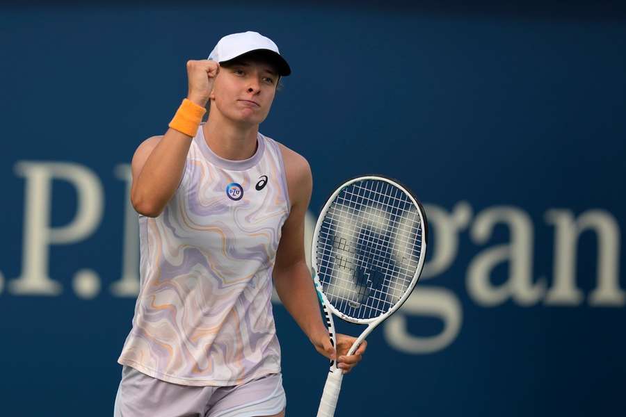 WTA 1000 Dubai : Swiatek expéditive et déjà en 1/2 finale après le fortait de Karolina Pliskova en 1/4