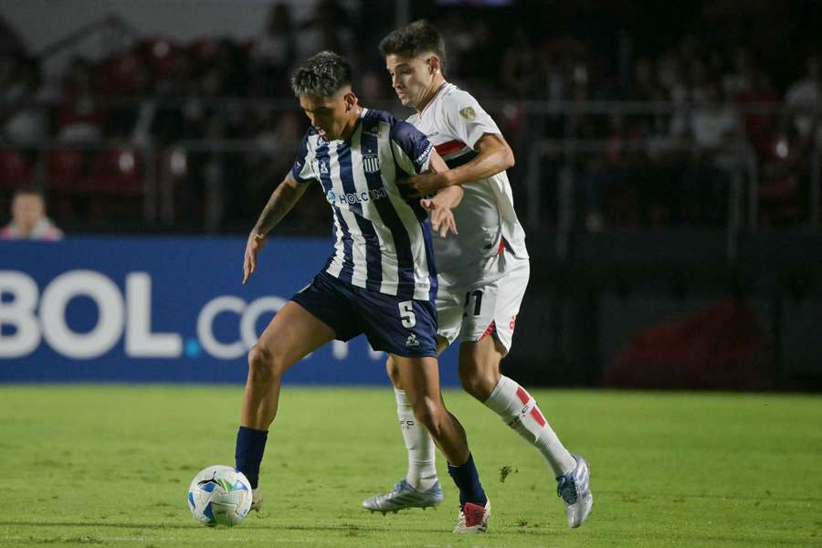 Damián Bobadilla, en el partido contra Talleres.